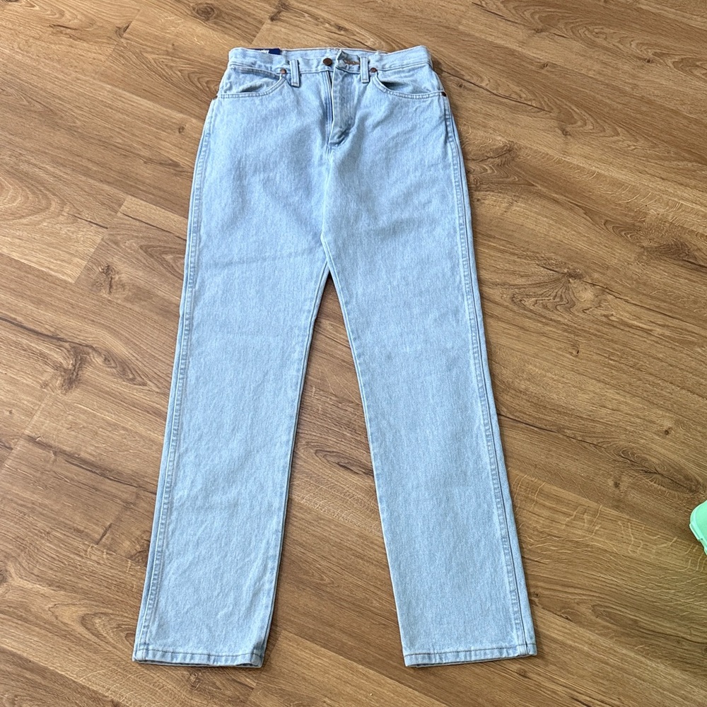 NWT Women’s Wrangler Natural Rise Cowboy Cut Jeans in Light Blue 3 x 34